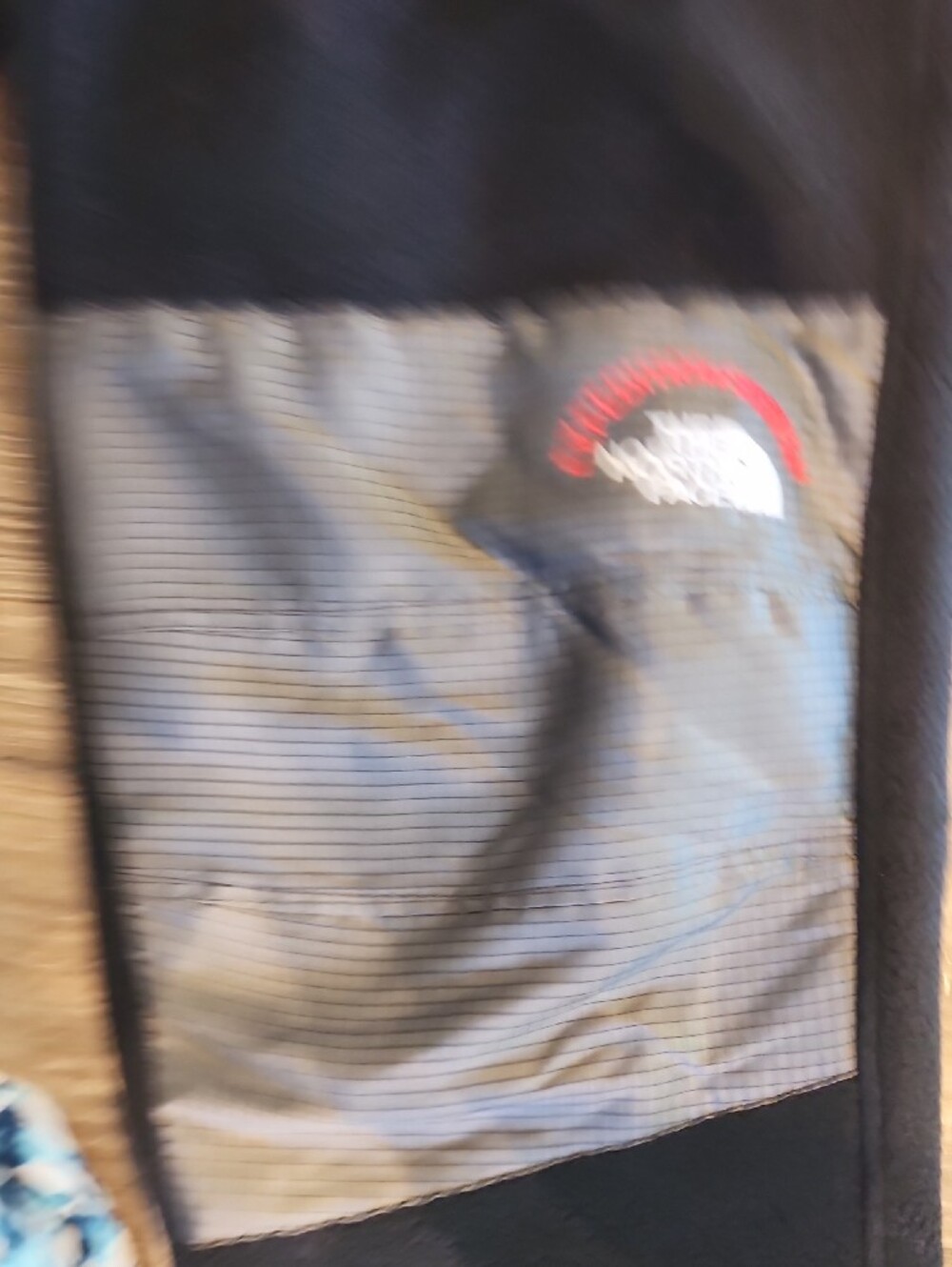 NEW WITH TAGS! The North Face Mens Black Retro Denali With Gray Knee Patches - Picture 3 of 7